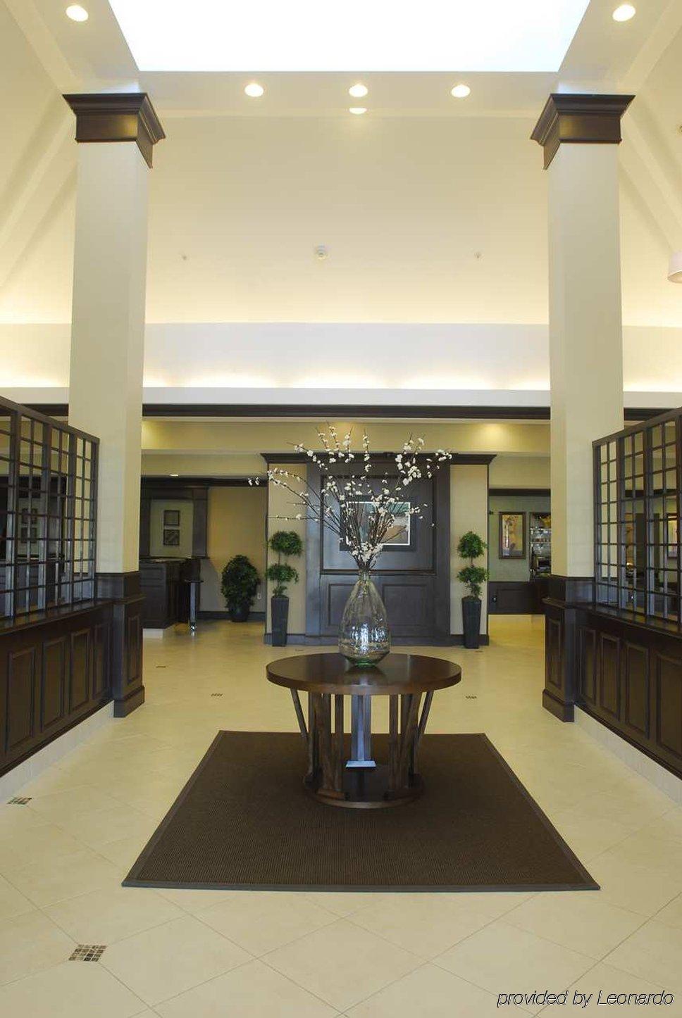 Hilton Garden Inn Hampton Coliseum Central Interior photo