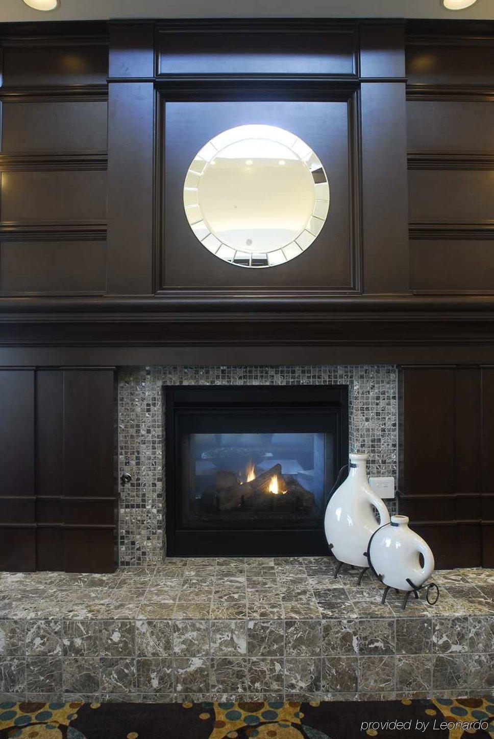 Hilton Garden Inn Hampton Coliseum Central Interior photo
